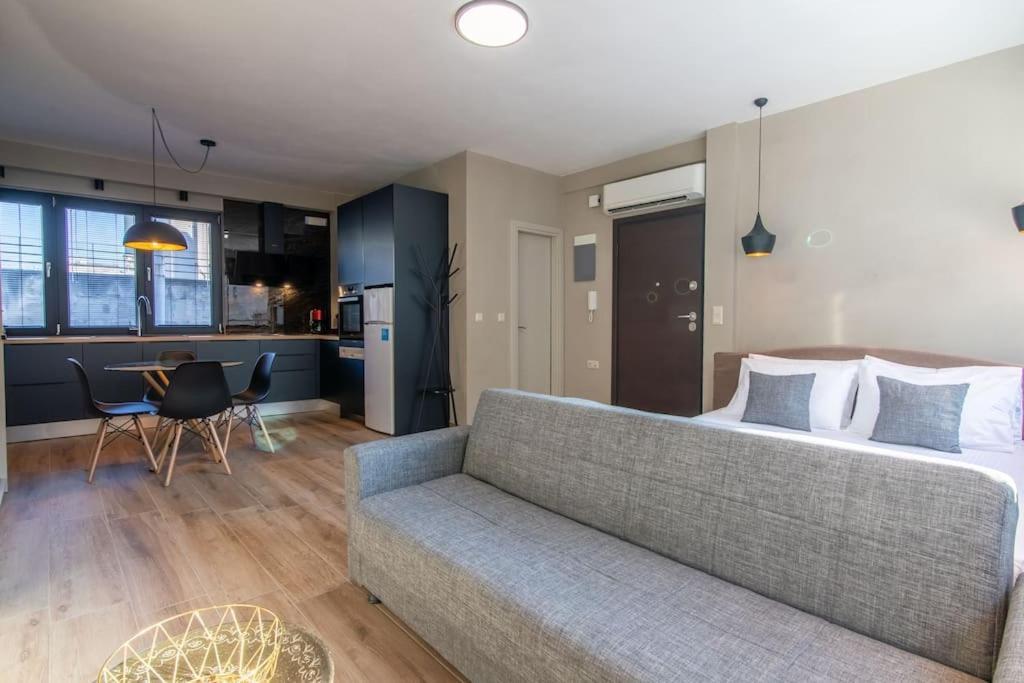 Aesthetic Loft In The Heart Of The Thessaloniki